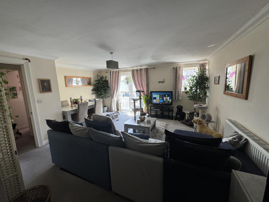 Lot: 7 - LEASEHOLD FLAT WITH PARKING SPACE - View of Living room from the kitchen